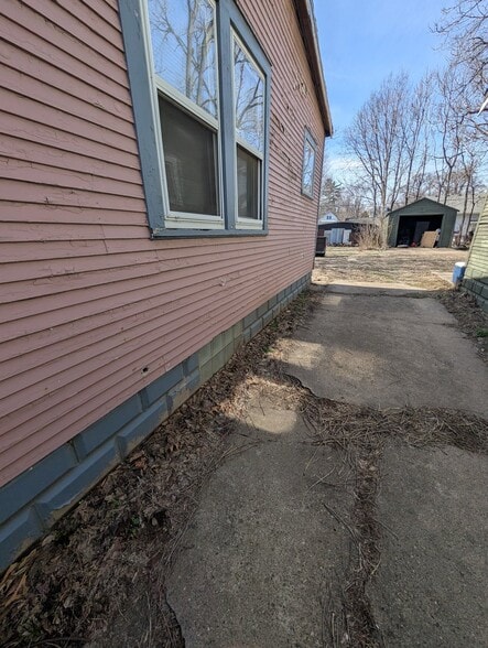 Building Photo - 1615 S Arago St