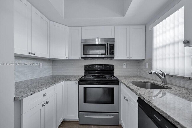 Building Photo - 4143 N Ocean Blvd