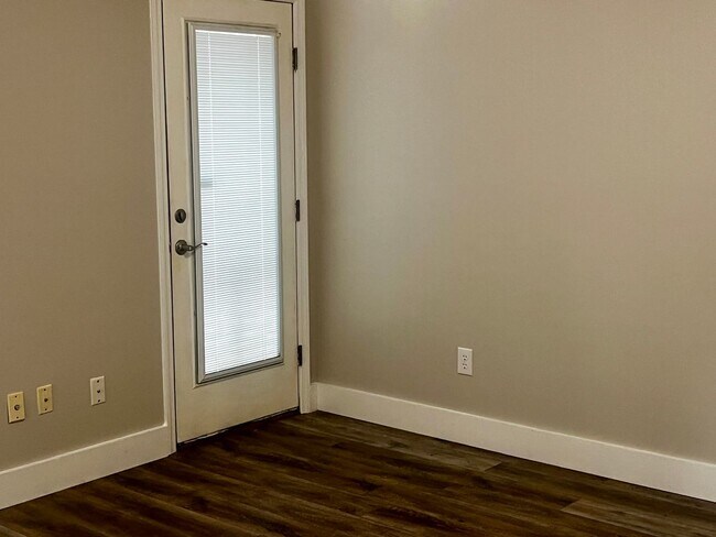 Building Photo - 95 Oakwood Dr