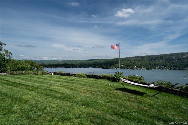Building Photo - 14 Hemlock Hill