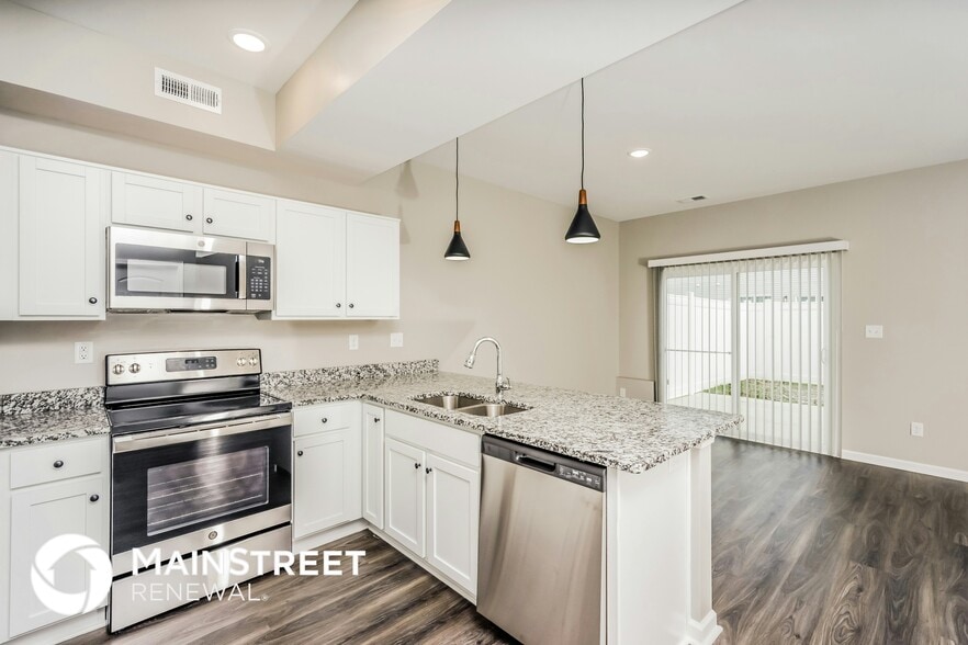 Building Photo - 2063 N Sarah Dr