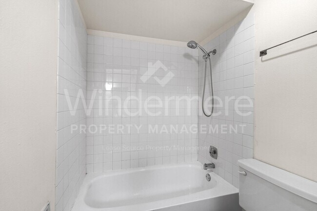 Building Photo - 2702 E 31st Ave