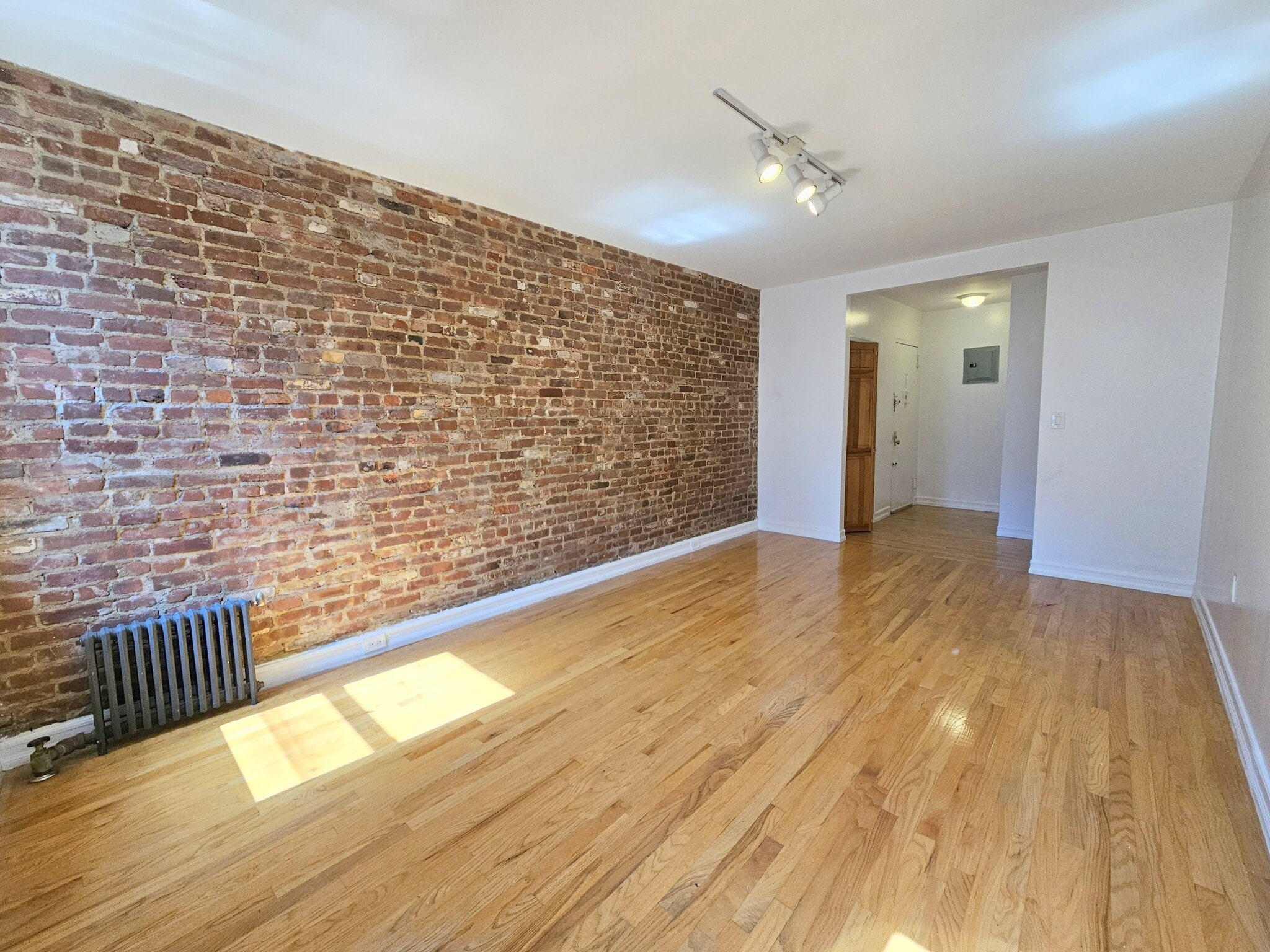 Building Photo - 707 W 171st St