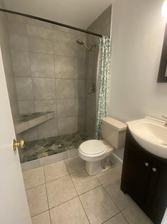 Building Photo - 130 Whitehaven Ct