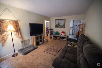 Building Photo - 2 Bedroom Apartment Close to Campus!