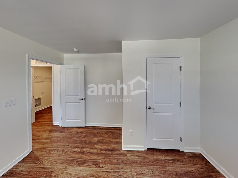 Building Photo - 5034 Twin River Dr