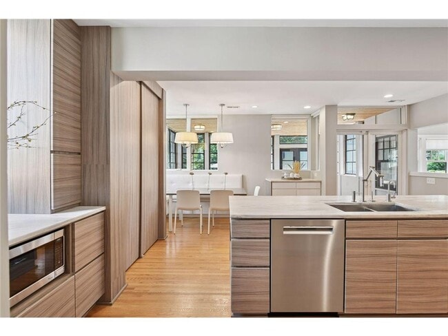 Building Photo - 3933 Zenith Ave S