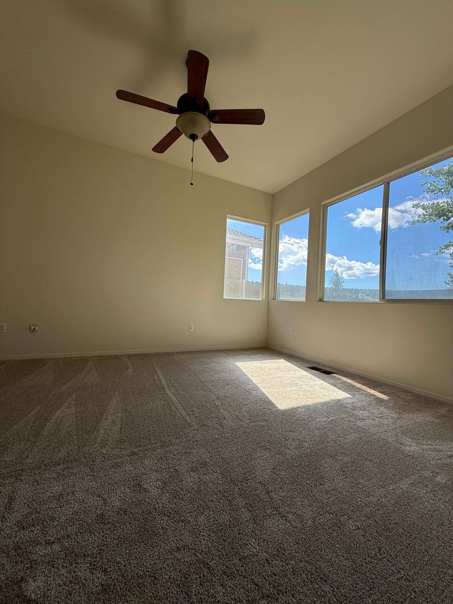 Master Bedroom - 1640 Cattlemen Ct