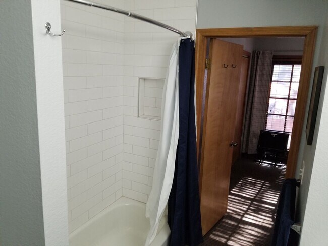 Building Photo - 2 Bed, 2.5 Bath Townhouse near NAU/CCC!! S...