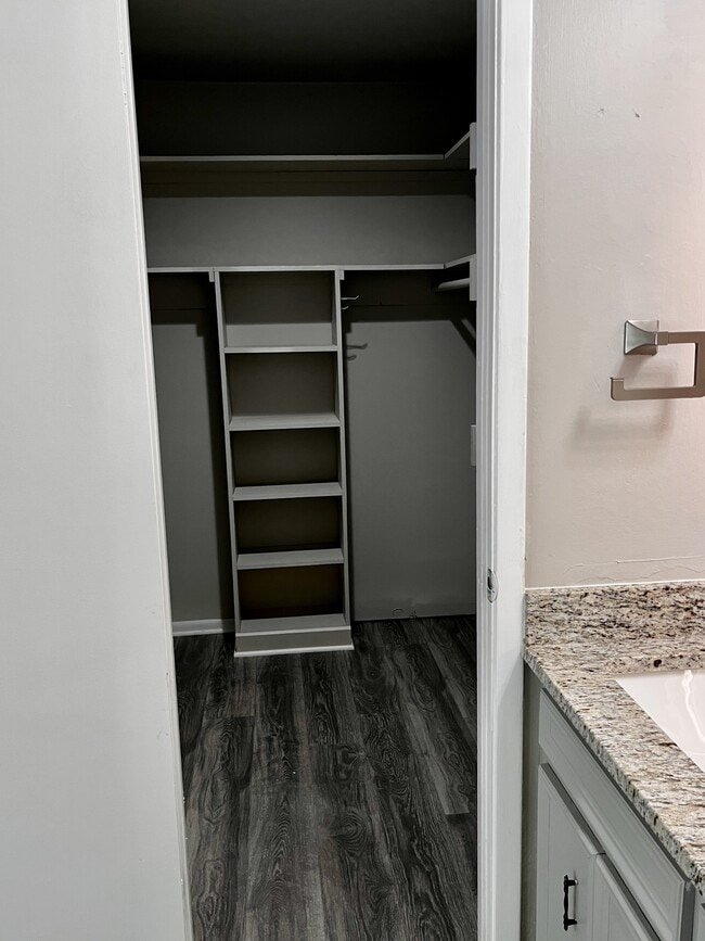 Building Photo - 1010 Holt St