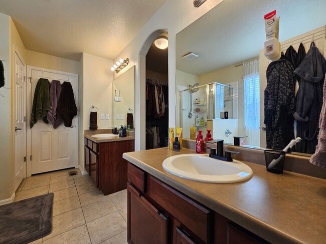 Building Photo - 3 Bed 3 bath house in 80916!