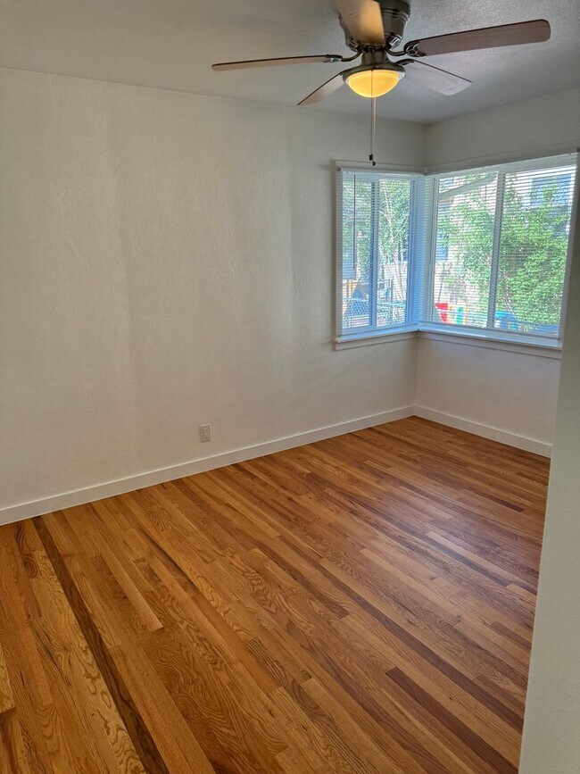 Building Photo - 326 Stewart St