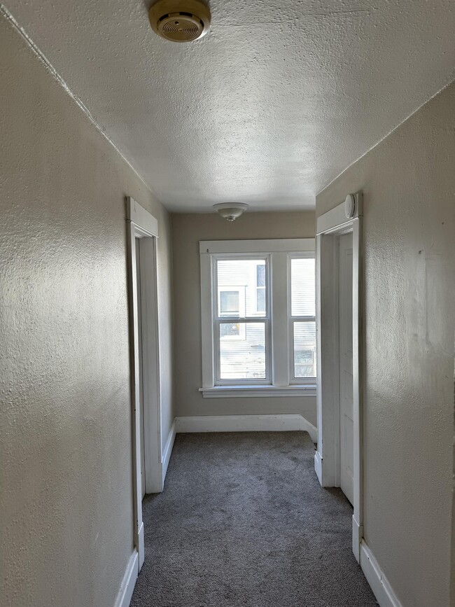 Building Photo - 414 N Broadway