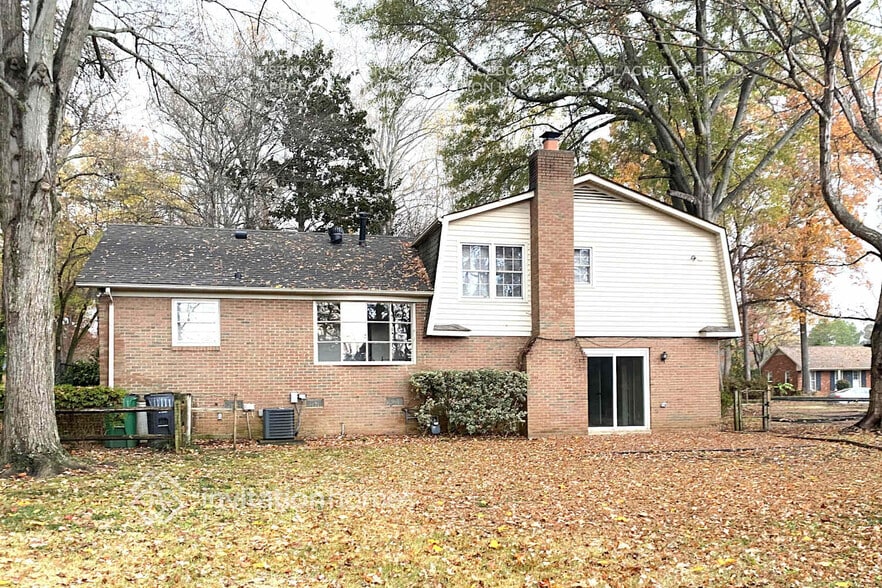 Building Photo - 1447 McIlroy Rd