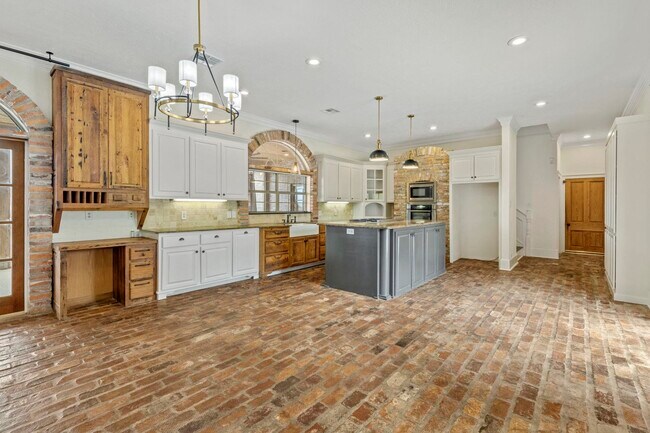 Building Photo - 4329 Edgewater Dr