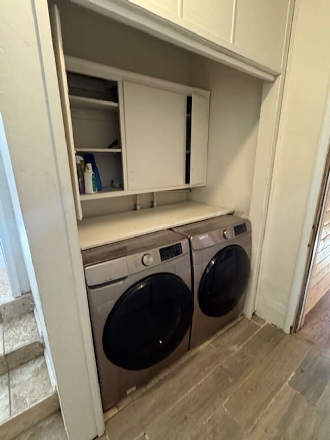 Building Photo - DUAL OPPORTUNITY!! 3 BEDROOM HOME + SEPARATE GUEST QUARTERS -FURNISHED OR UNFURNISHED