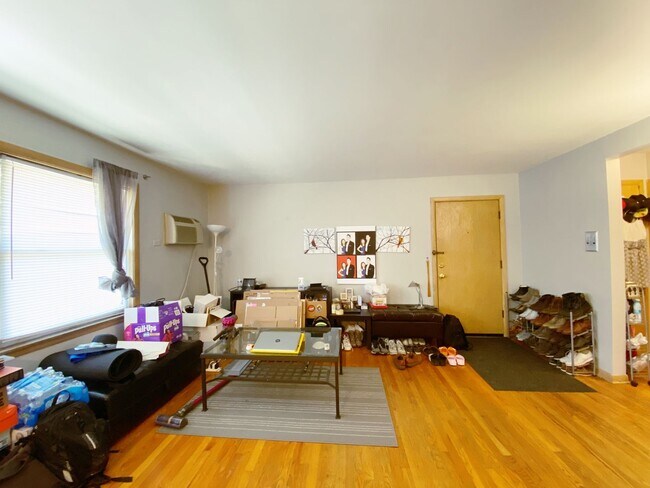 Building Photo - 4114 N Kedvale Ave