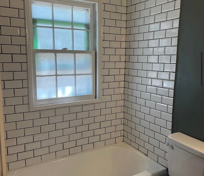 Building Photo - 2403 E Bayley St