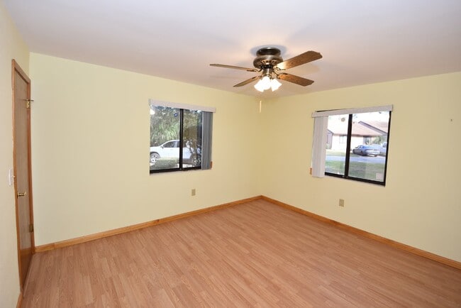 Building Photo - Lovely, 2 bedroom townhome in the Villages...