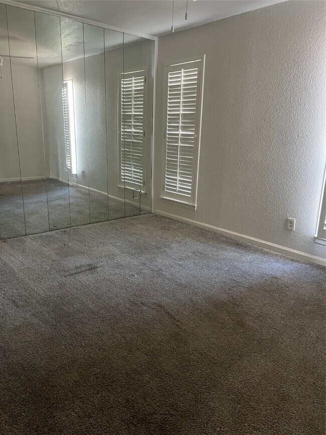 Building Photo - 6111 Beverly Hill St