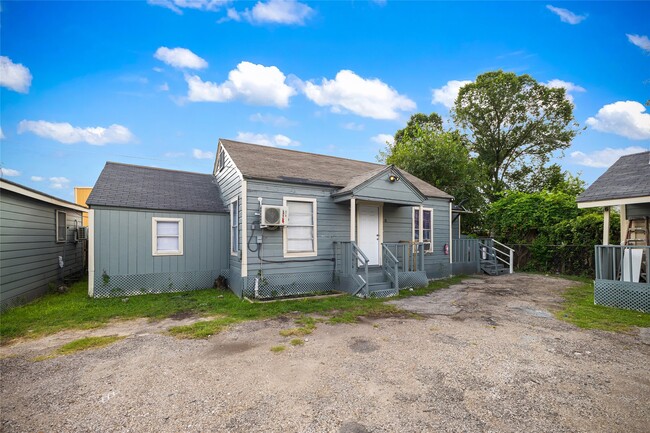 Building Photo - 13928 Bandera St