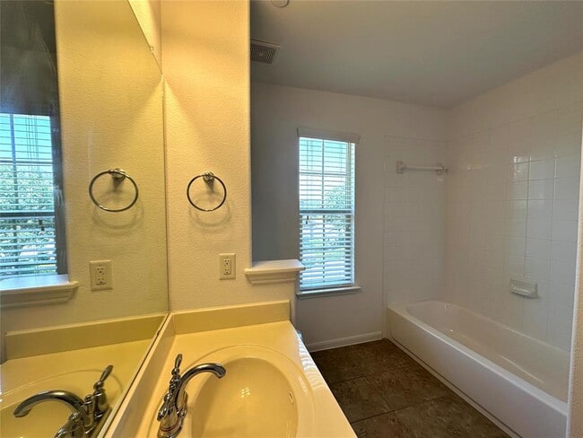 Building Photo - 9201 Brodie Ln