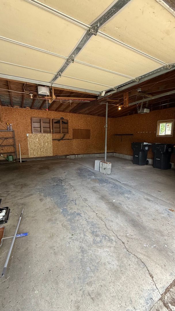 Building Photo - Cute! Renovated 2 Bedroom Home near Anderson Univ