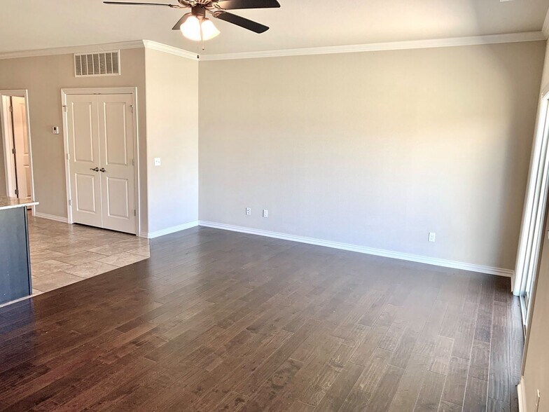 Building Photo - 2725 W Shasta Rd