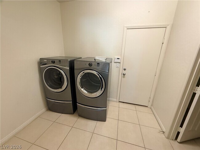 Building Photo - 364 Moon Aura Ave