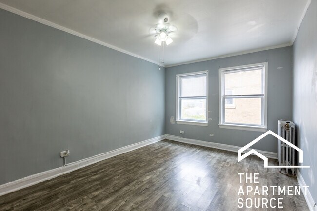 Building Photo - 6930 N Greenview Ave