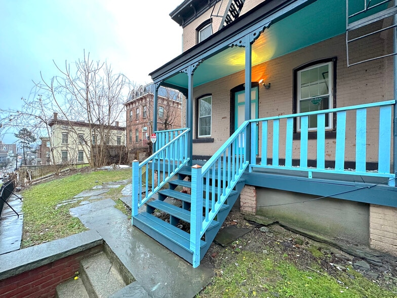 Building Photo - 58 Dubois St