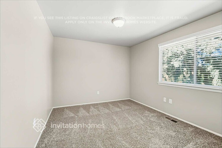 Building Photo - 20211 111th St Ct E