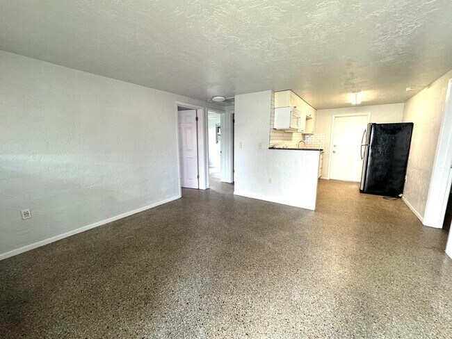 Building Photo - 321 9th St Dr W