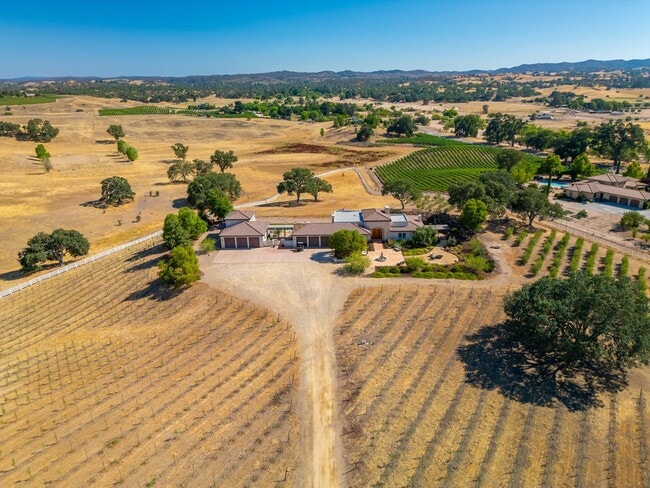Building Photo - AVAILABLE NOW - Furnished Luxury Wine Coun...