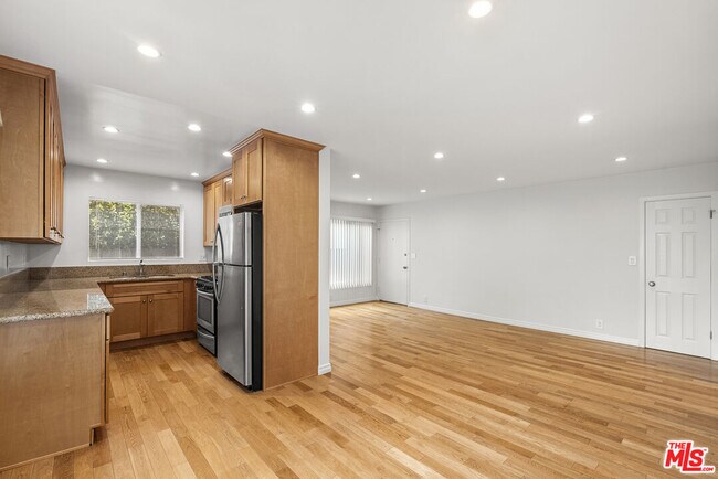 Building Photo - 1037 N La Jolla Ave