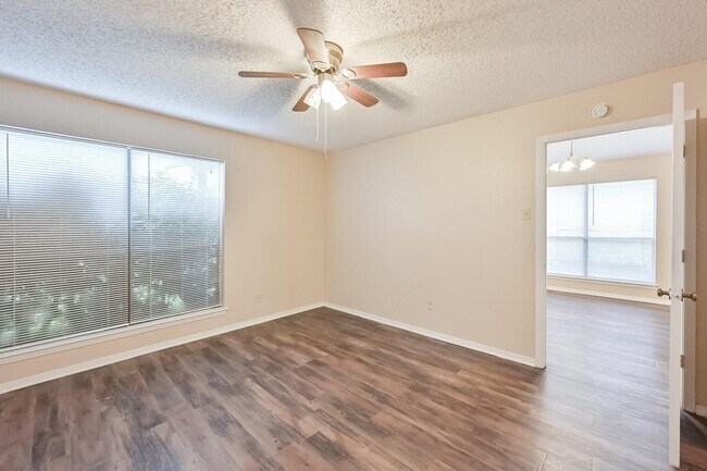 Building Photo - 2704 St George Pl
