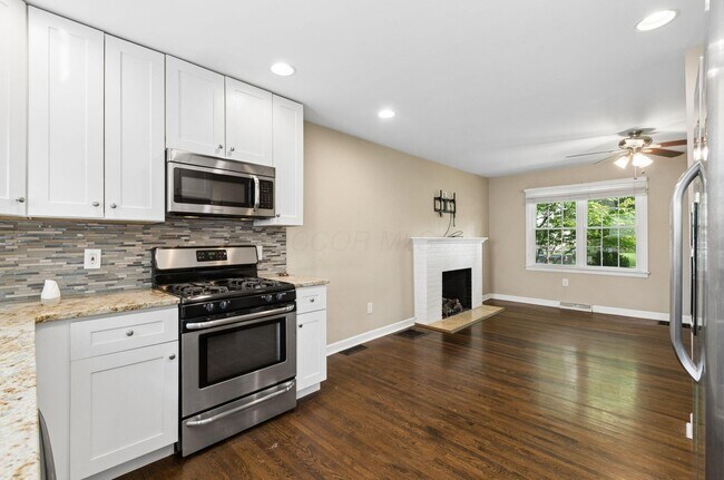 Building Photo - 557 E Royal Forest Blvd