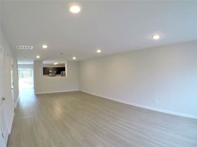 Building Photo - 8 SAW