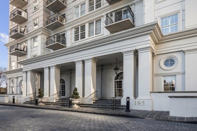 Building Photo - 195 14th St NE