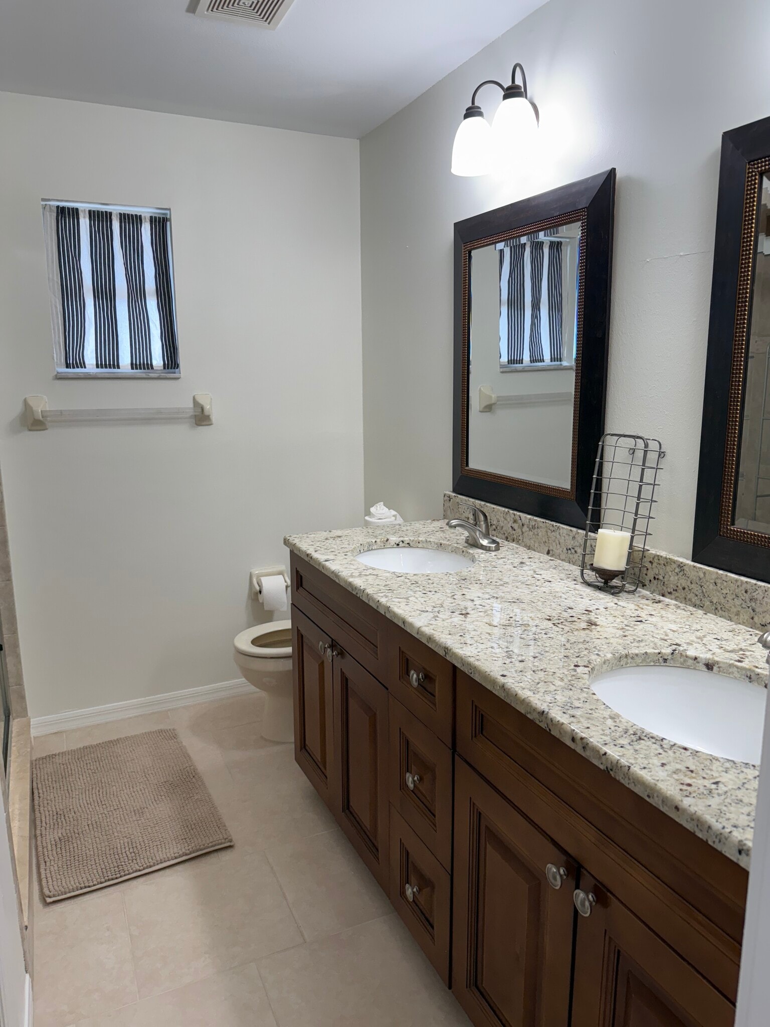 Master bathroom - 3601 W Santiago St