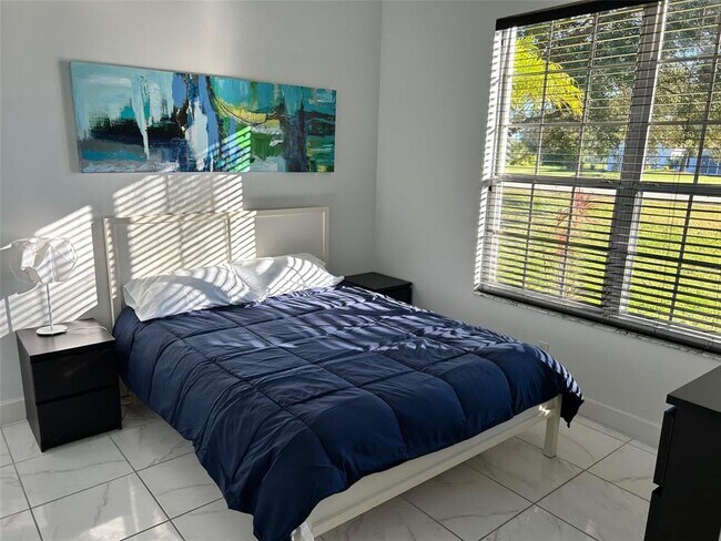 Building Photo - 12447 Lake Denise Blvd