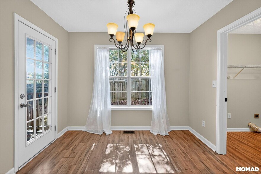 Building Photo - 198 Lakeview Dr