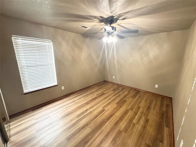 Building Photo - 209 Bradgate Dr