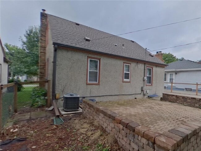 Building Photo - 771 Hoyt Ave W