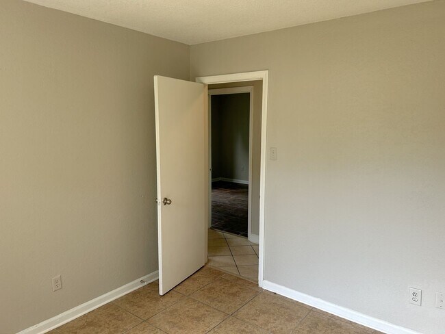 Building Photo - 3130 Fairmeadow Horn Lake, MS 38637