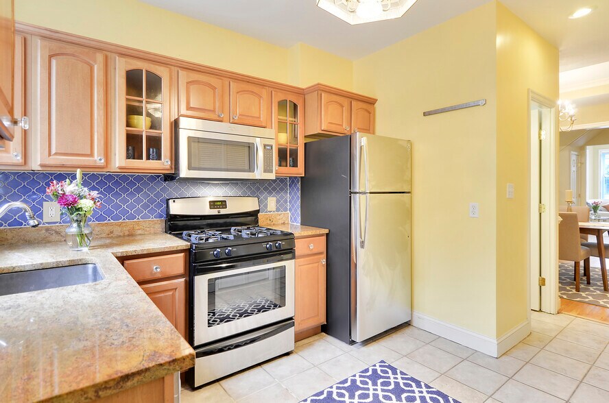 Kitchen - 3538 10th St NW