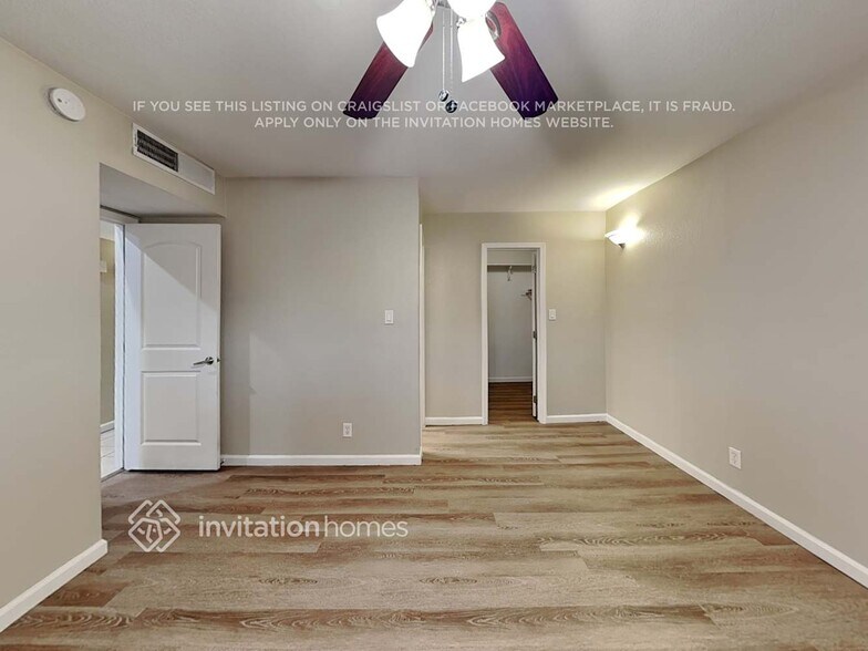 Building Photo - 2412 S Cottonwood Dr