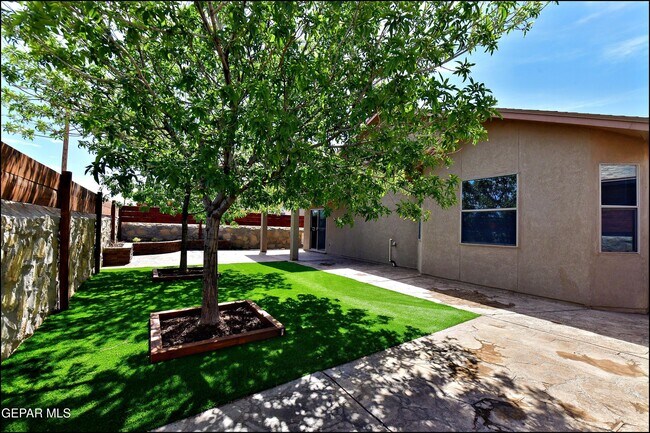 Building Photo - 12569 Wolf Berry Dr