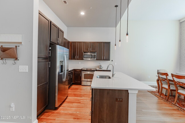 Building Photo - 2525 College St