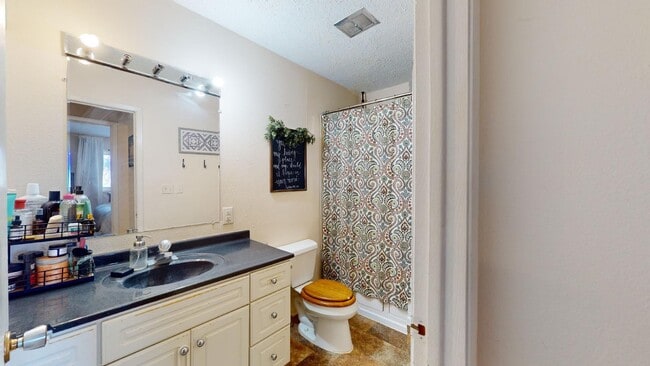 Building Photo - 542 Meadow Ct